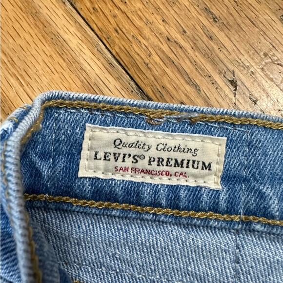 NWT Levi’s Premium Ribcage Straight Ankle Jeans Light Wash - Picture 10 of 11